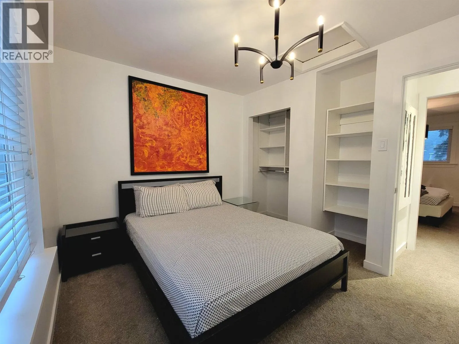 2568 THE BOULEVARD