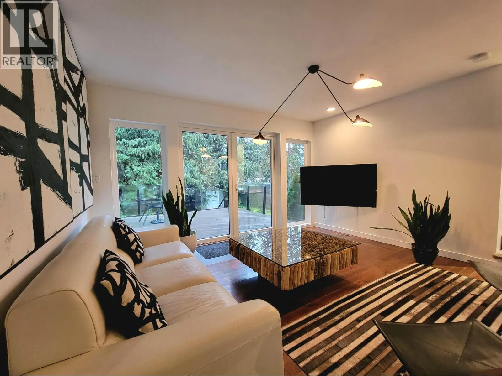 2568 THE BOULEVARD