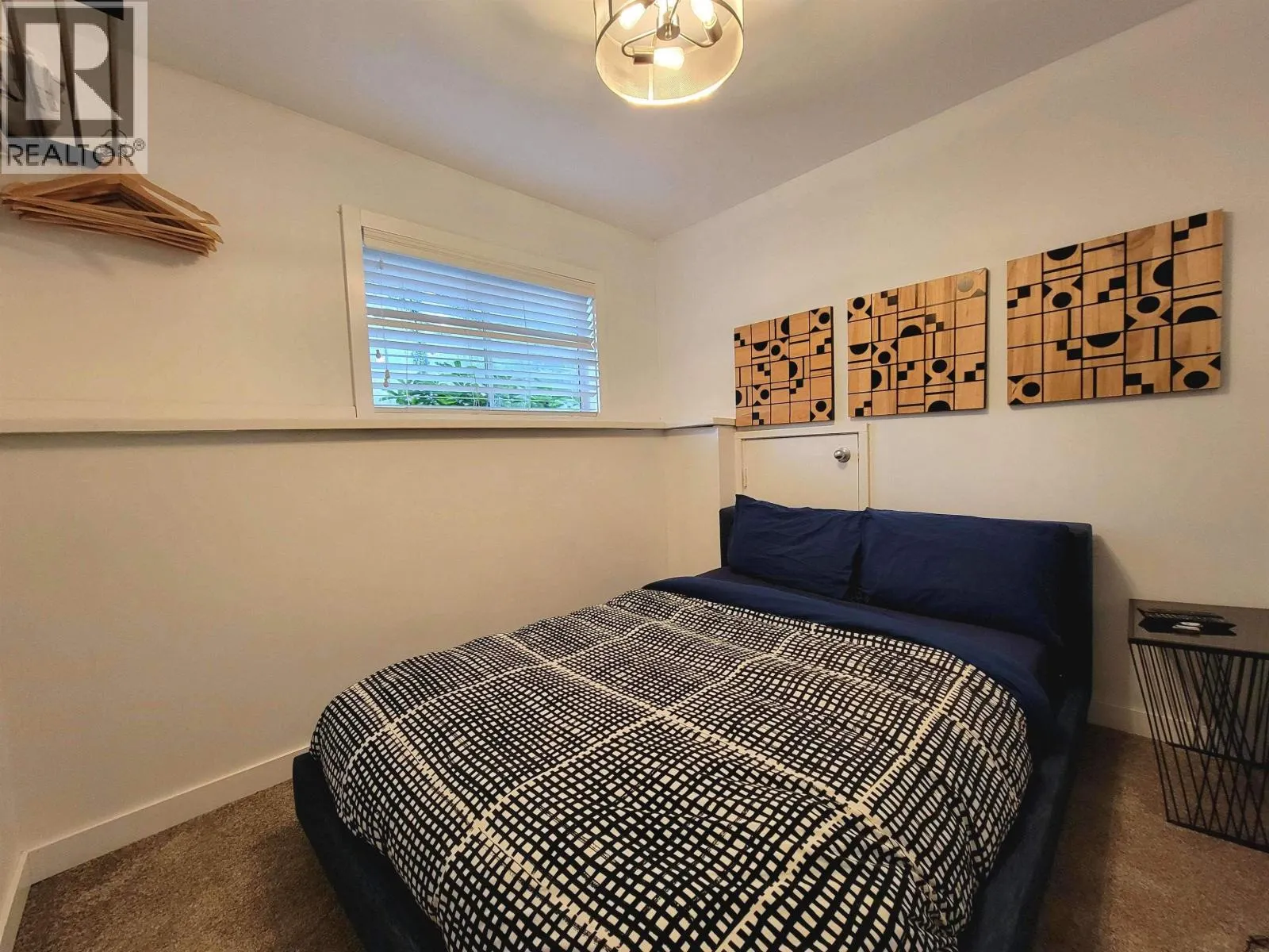 2568 THE BOULEVARD