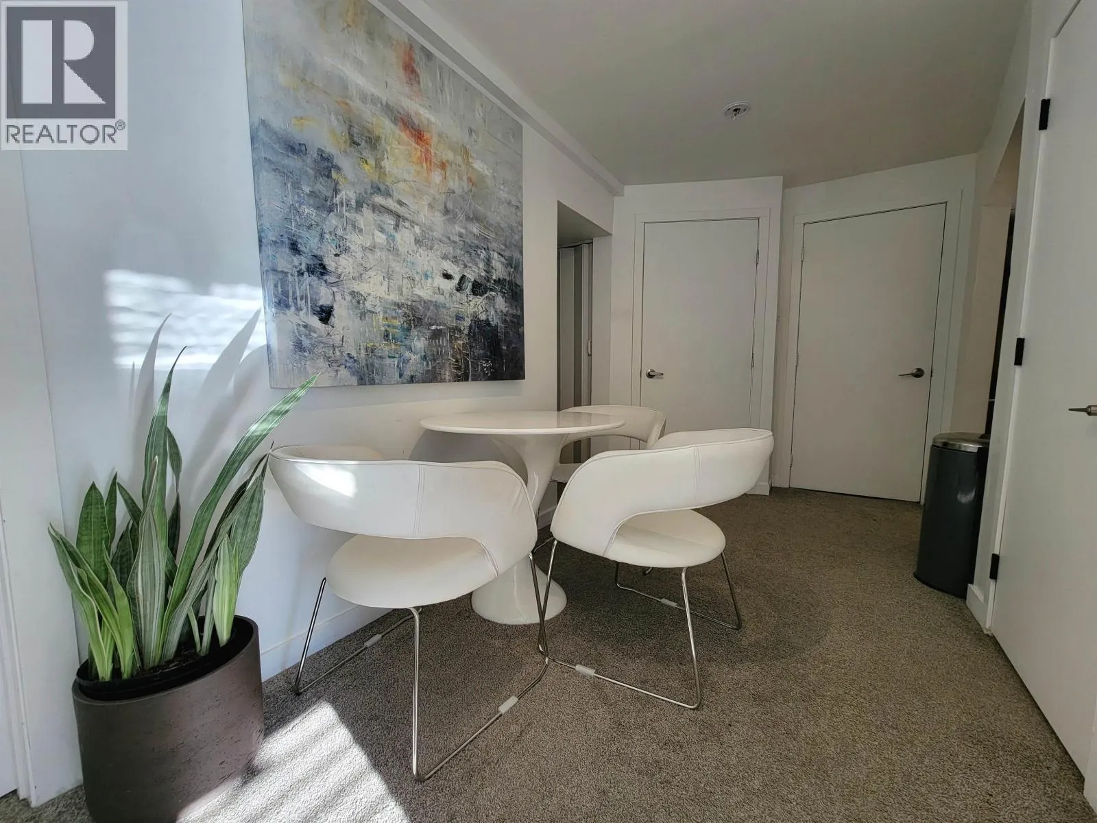 2568 THE BOULEVARD