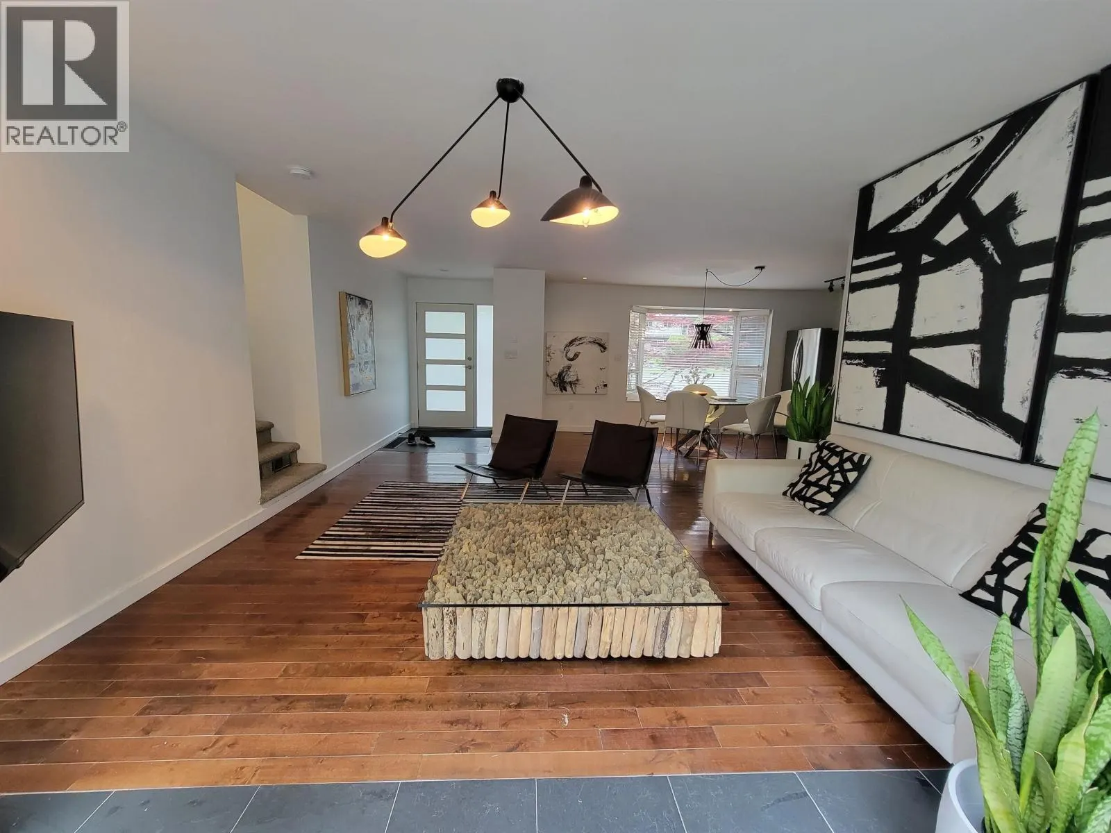 2568 THE BOULEVARD