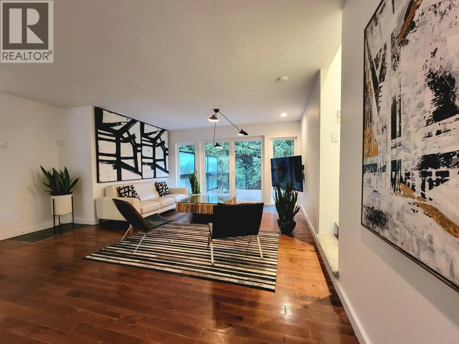 2568 THE BOULEVARD
