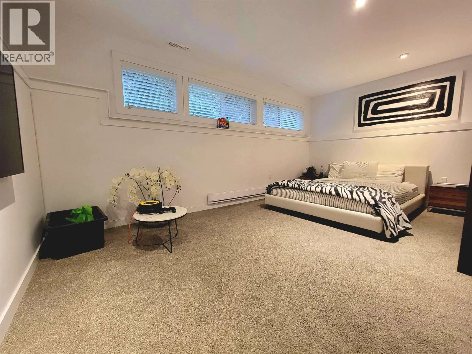 2568 THE BOULEVARD