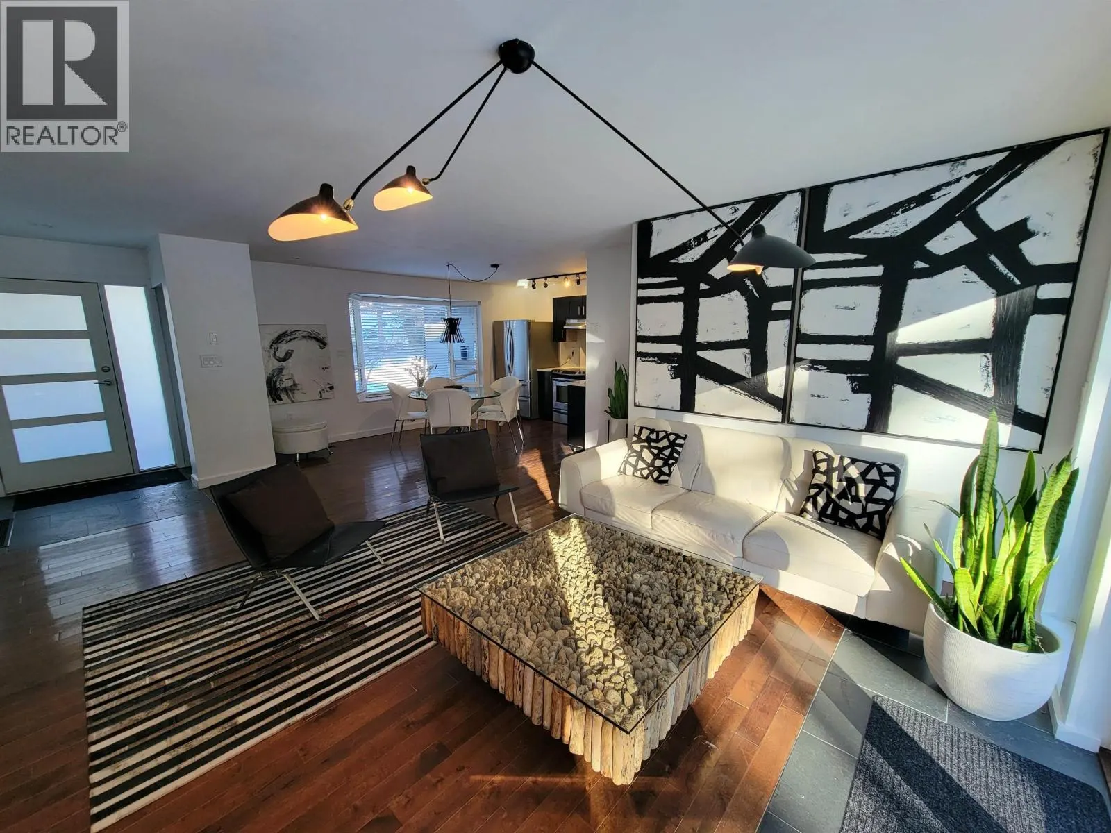 2568 THE BOULEVARD