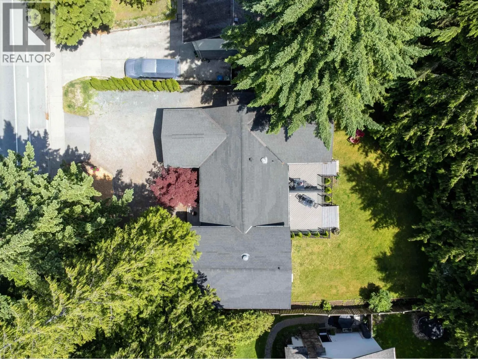 2568 THE BOULEVARD