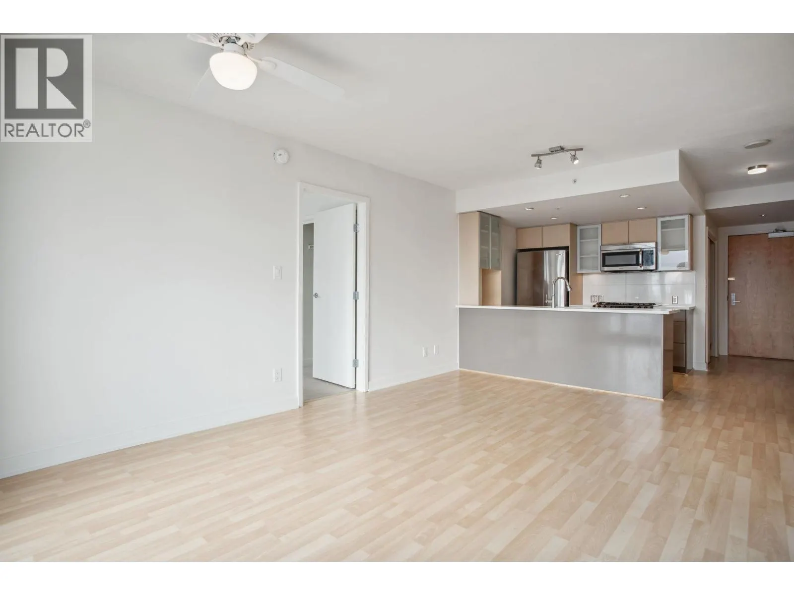306 7080 NO. 3 ROAD
