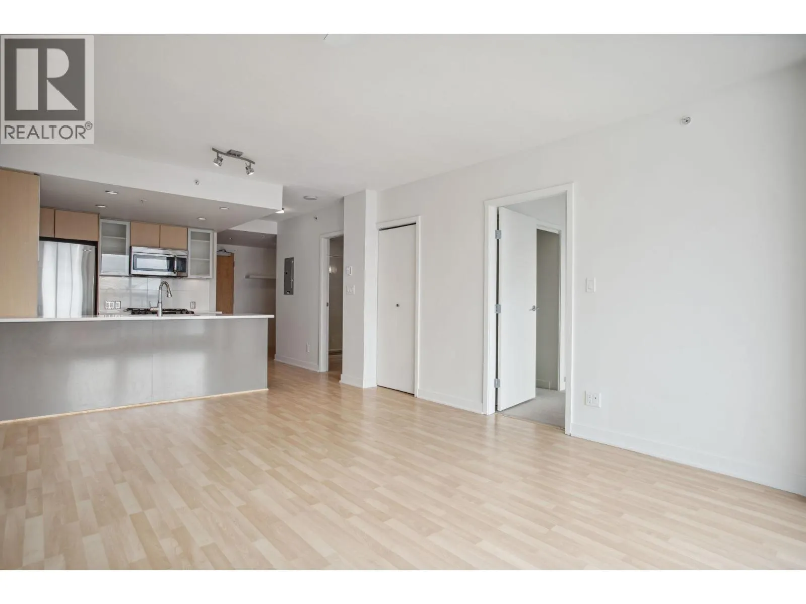 306 7080 NO. 3 ROAD