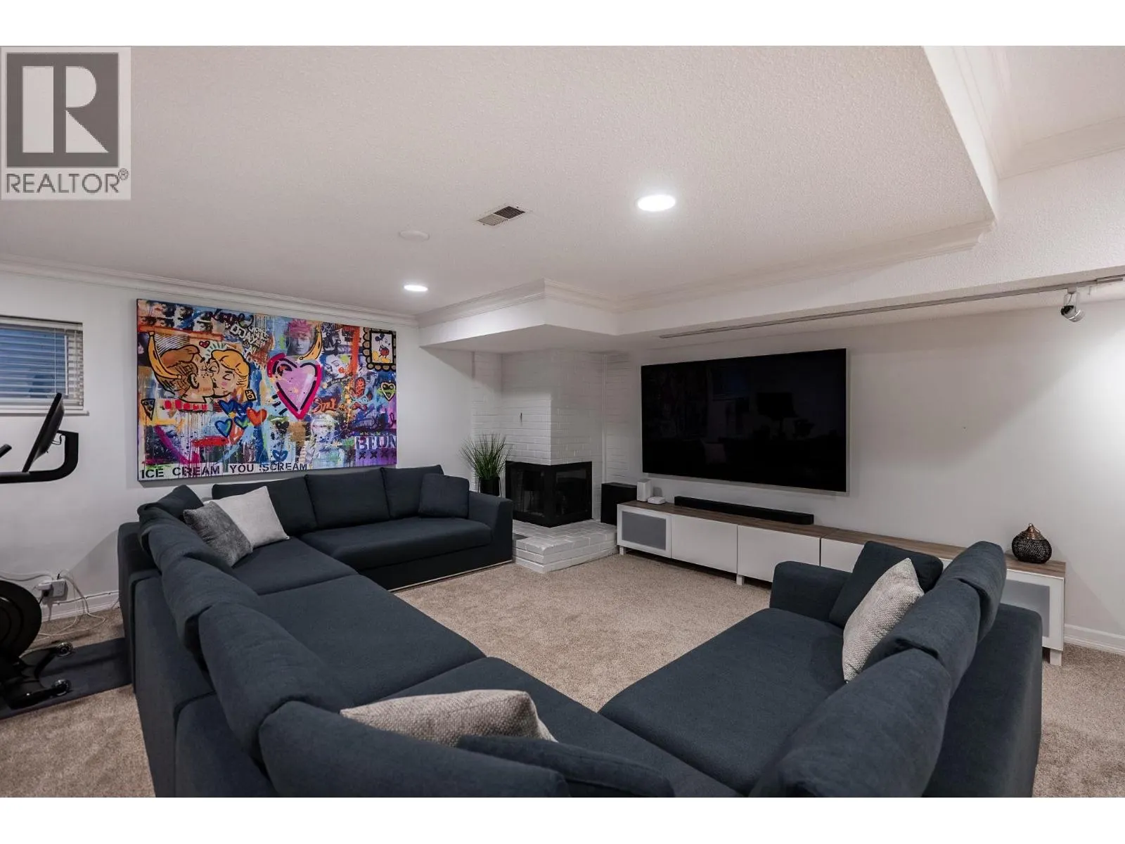 137 3300 CAPILANO ROAD