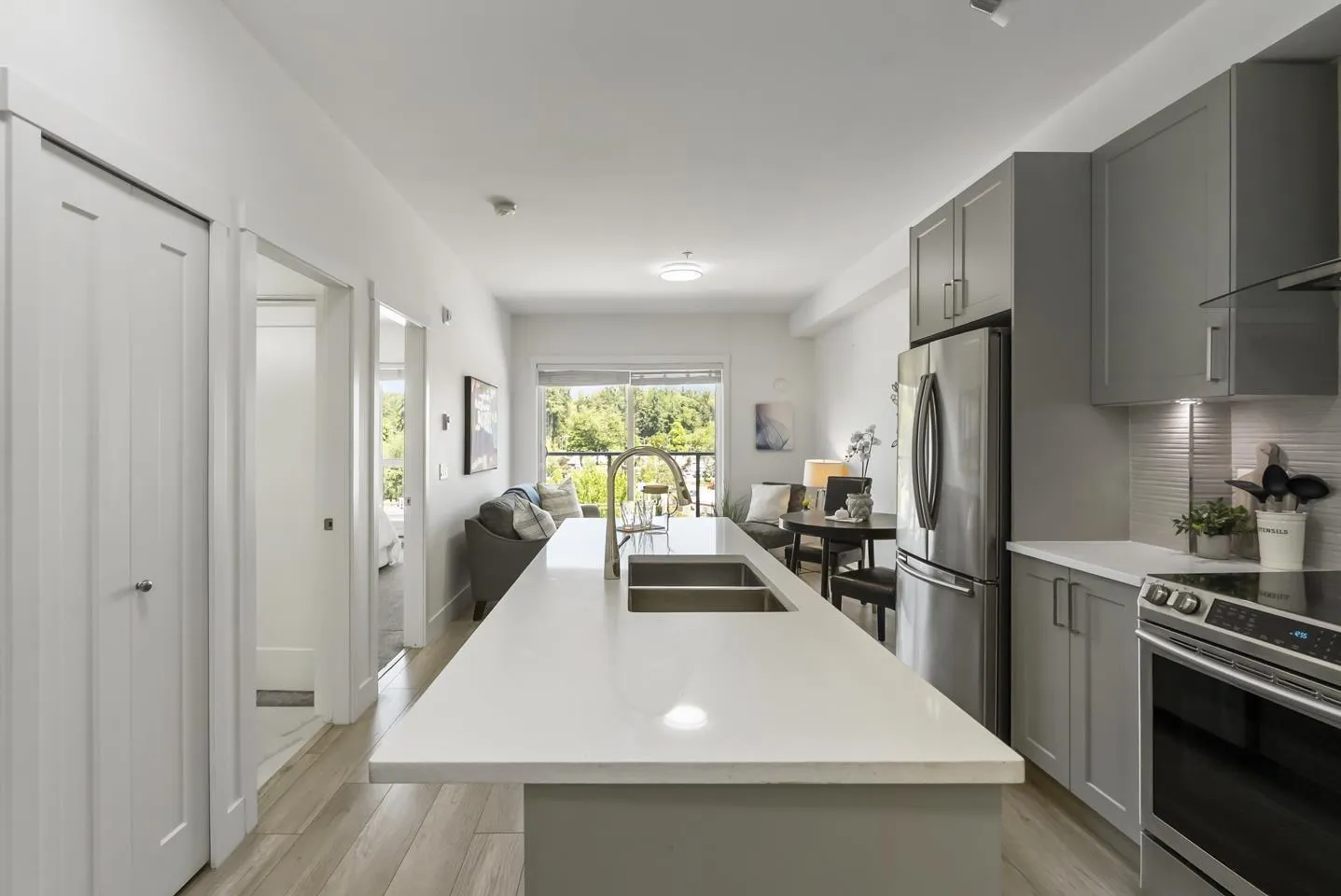 603 13978 FRASER HIGHWAY