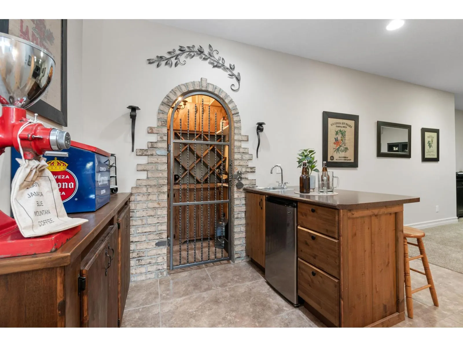 208 51075 FALLS COURT|Eastern Hillsides