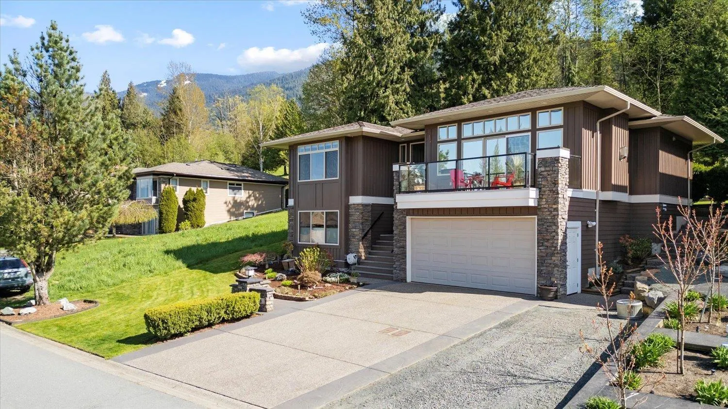 208 51075 FALLS COURT|Eastern Hillsides