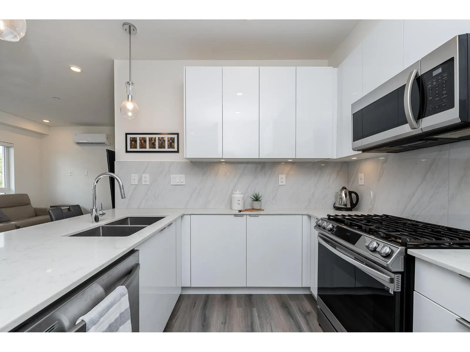 A303 8447 202 STREET