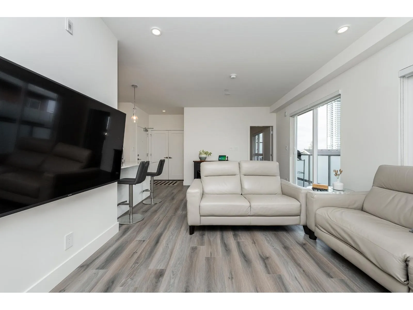 A303 8447 202 STREET
