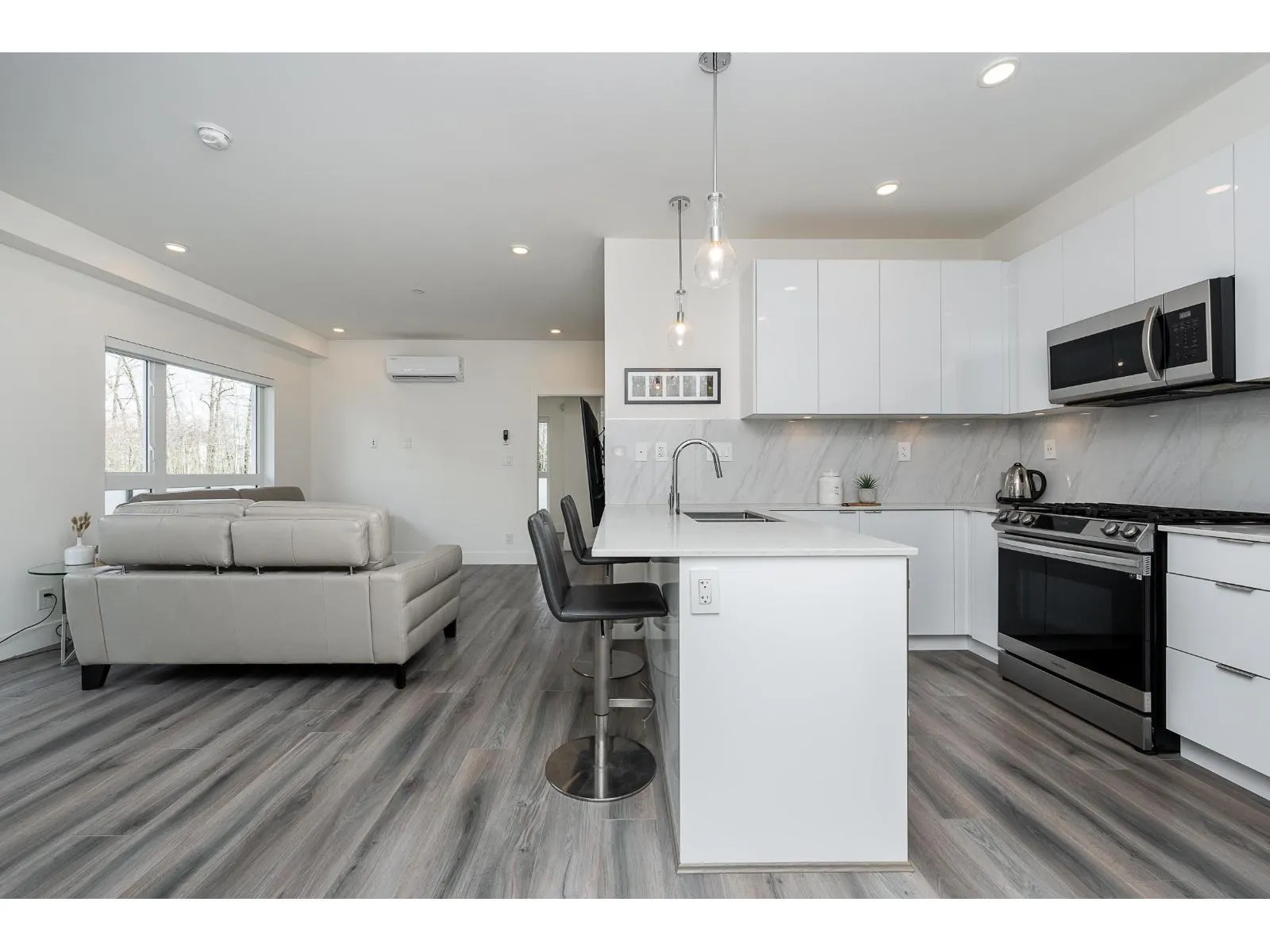A303 8447 202 STREET