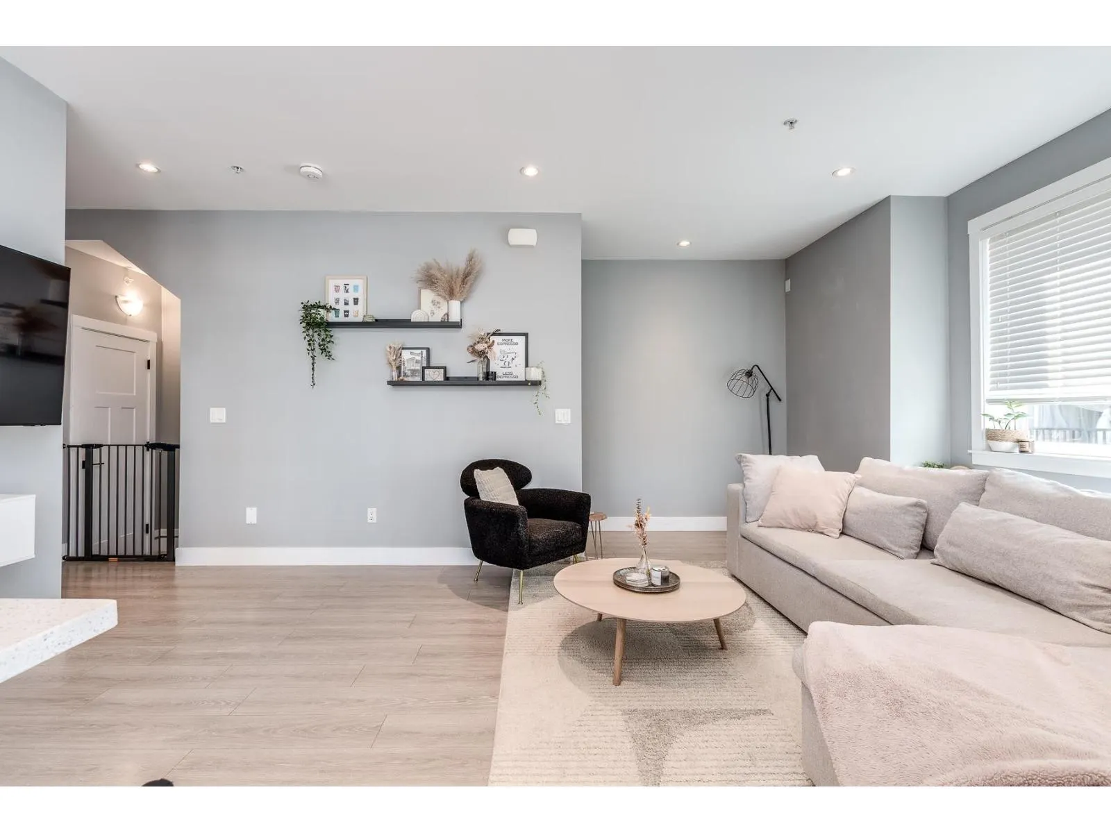 37 20856 76 AVENUE
