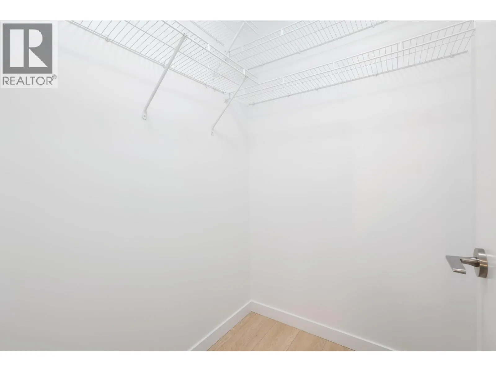 305 933 E HASTINGS STREET
