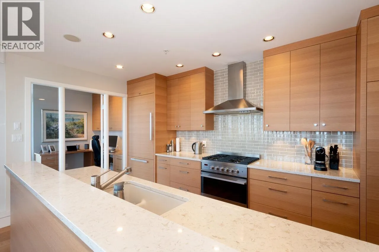 3503 455 BEACH CRESCENT