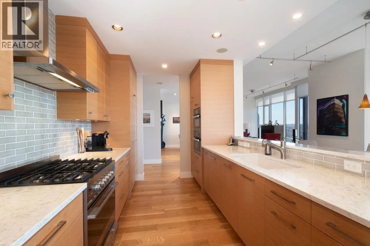3503 455 BEACH CRESCENT