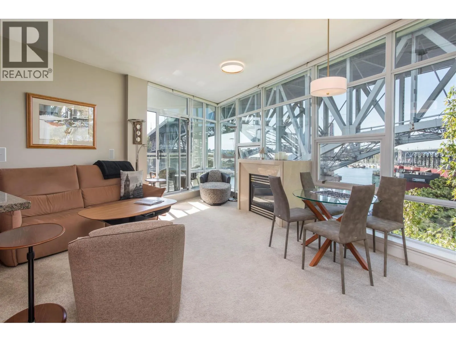 605 628 KINGHORNE MEWS