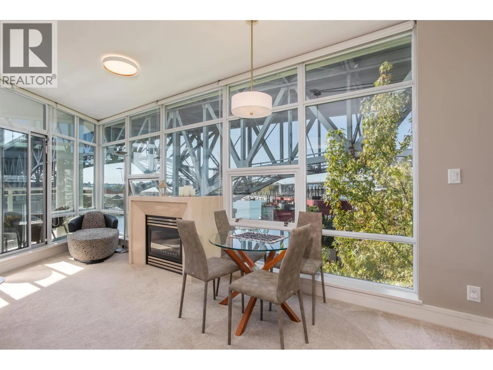 605 628 KINGHORNE MEWS