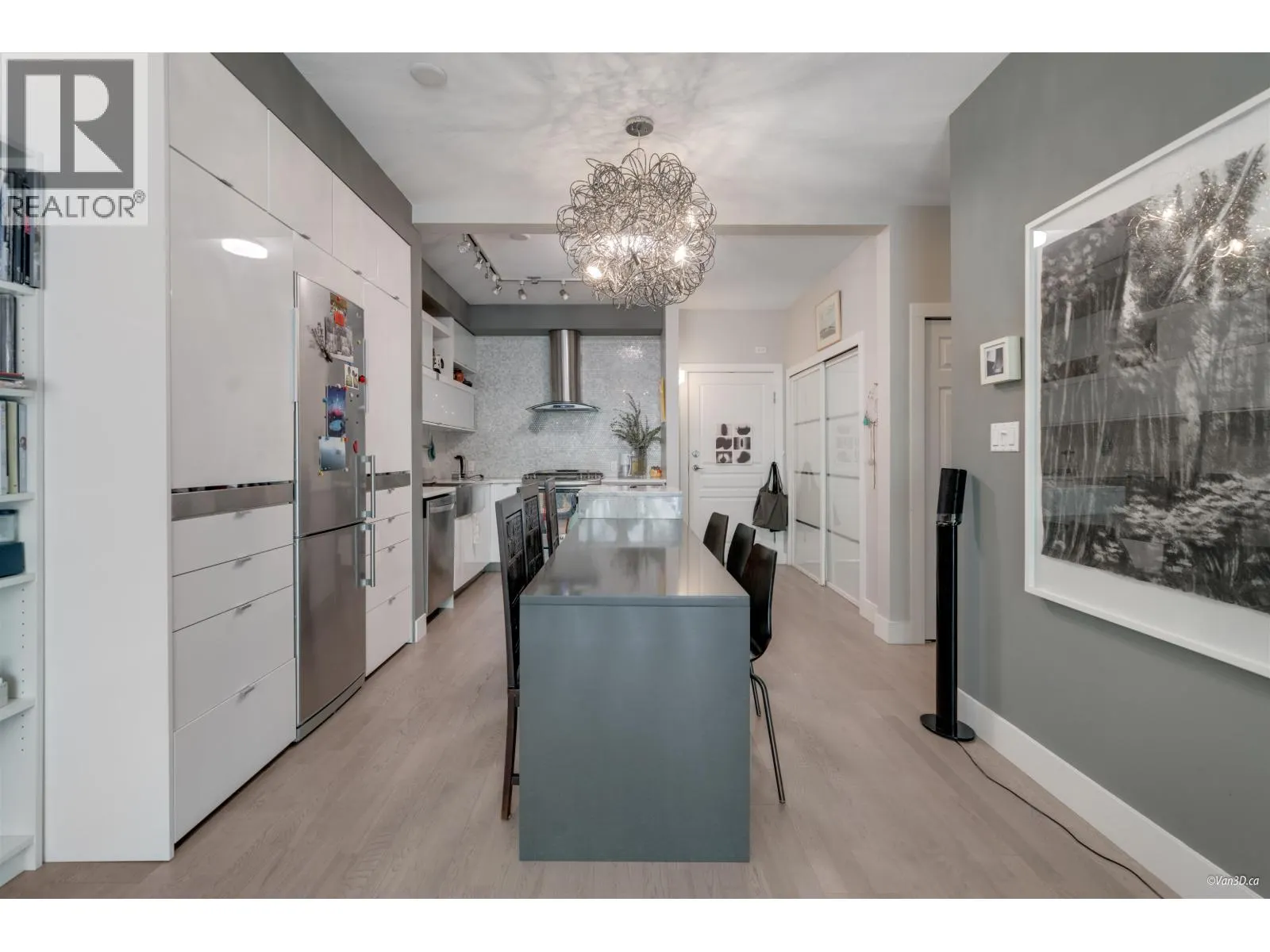 206 2175 SALAL DRIVE