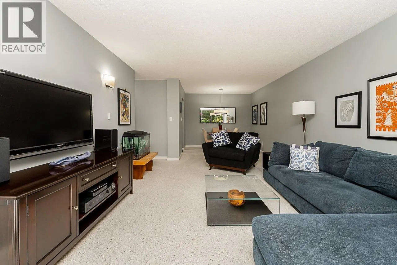 203 9320 PARKSVILLE DRIVE