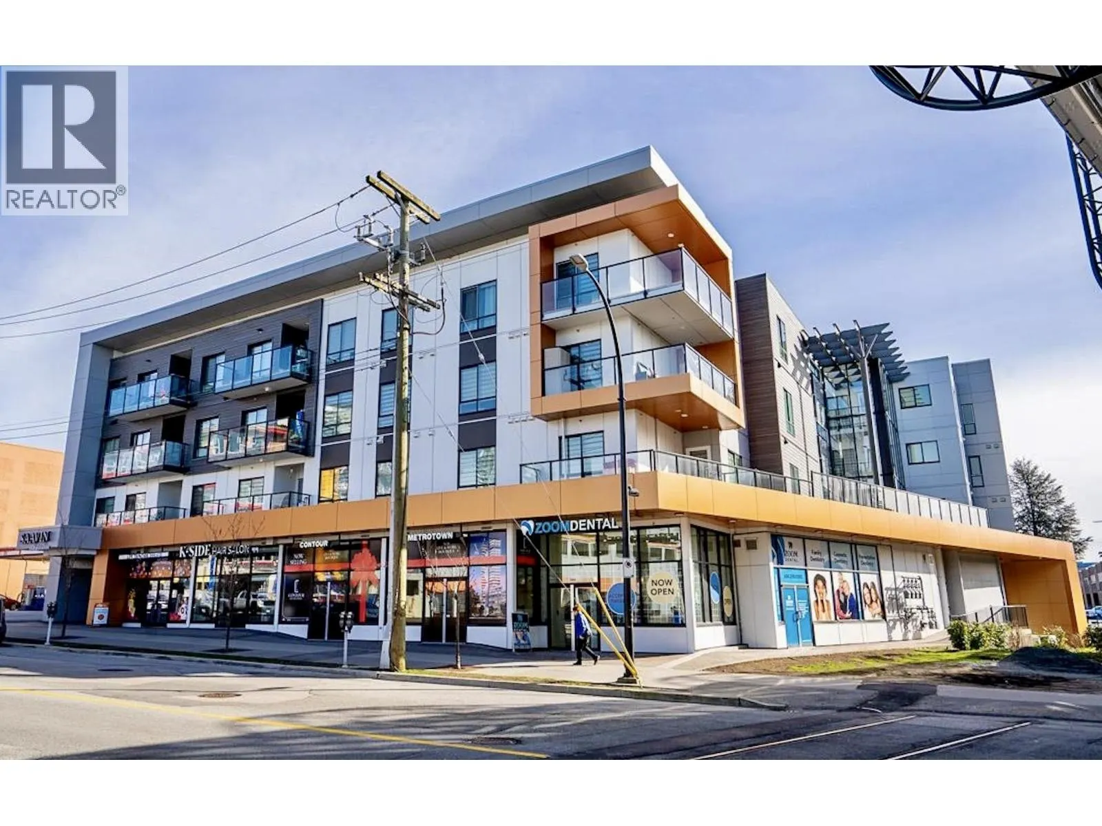 201 6968 ROYAL OAK AVENUE