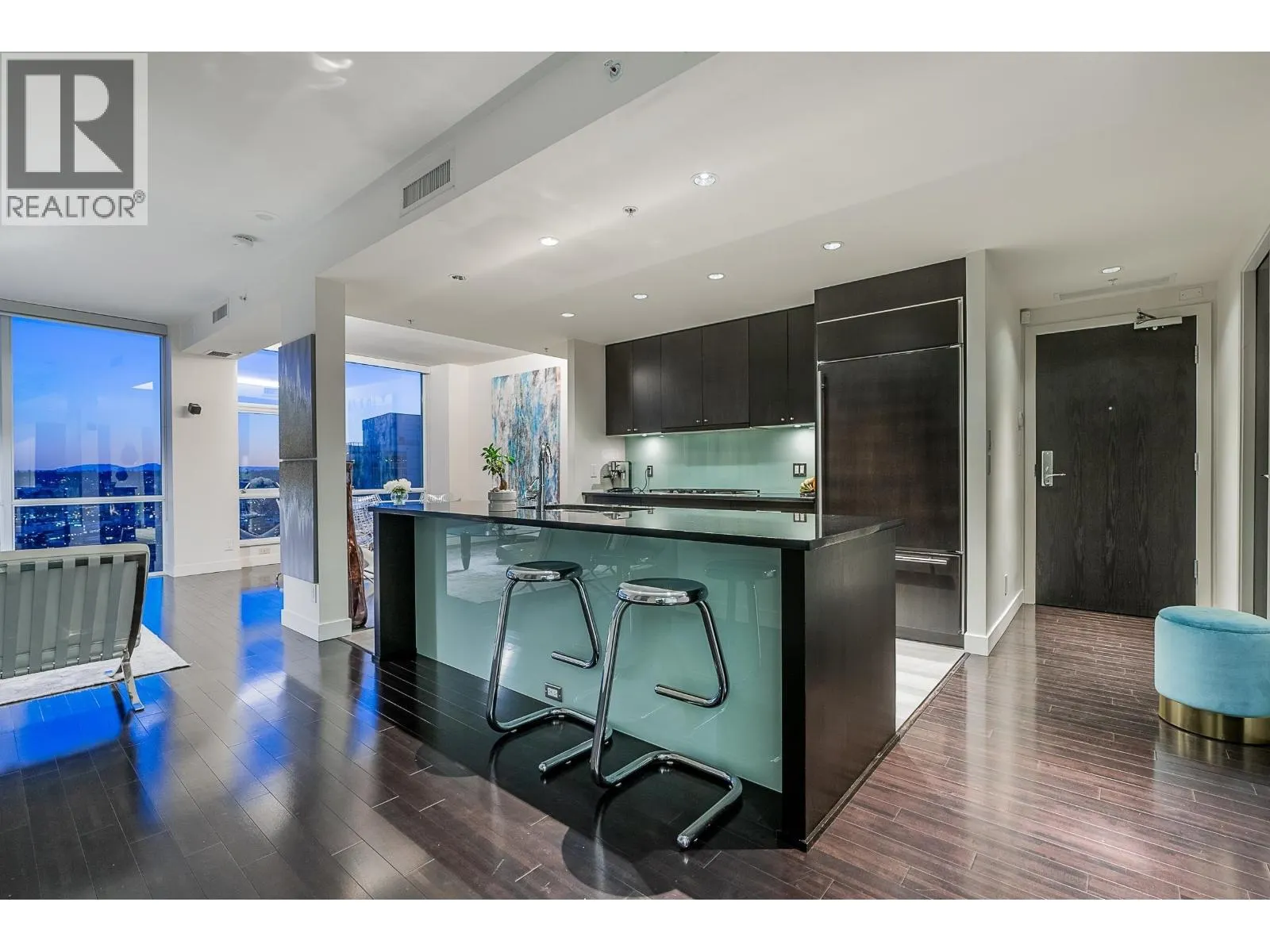 270X 1455 HOWE STREET