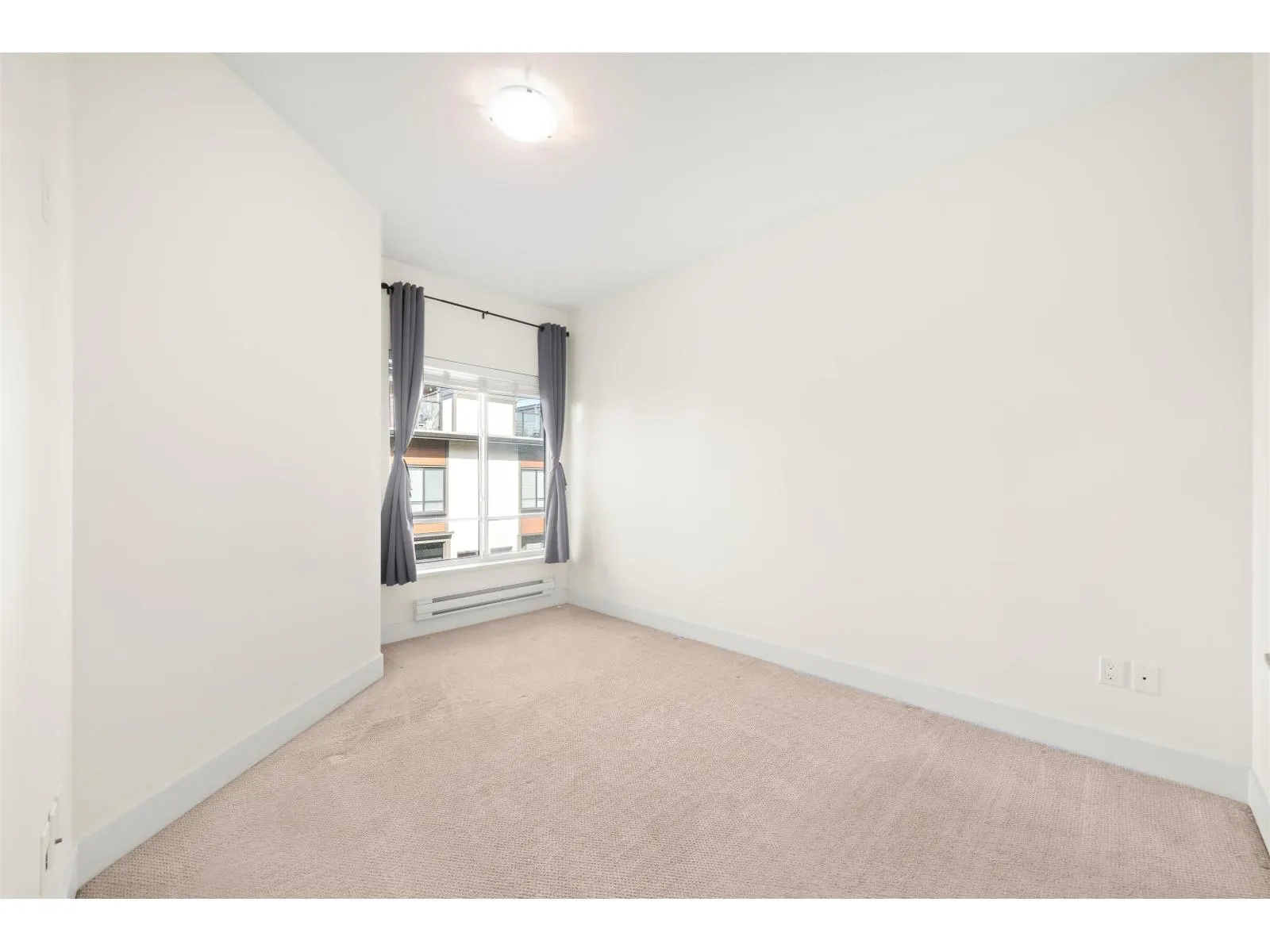 57 7811 209 STREET