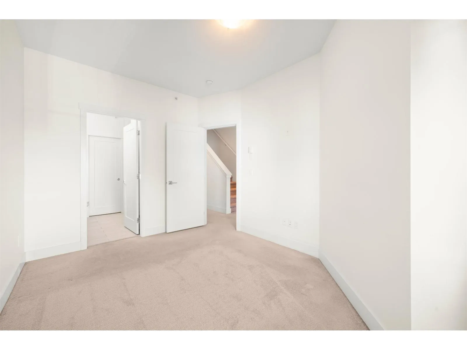 57 7811 209 STREET