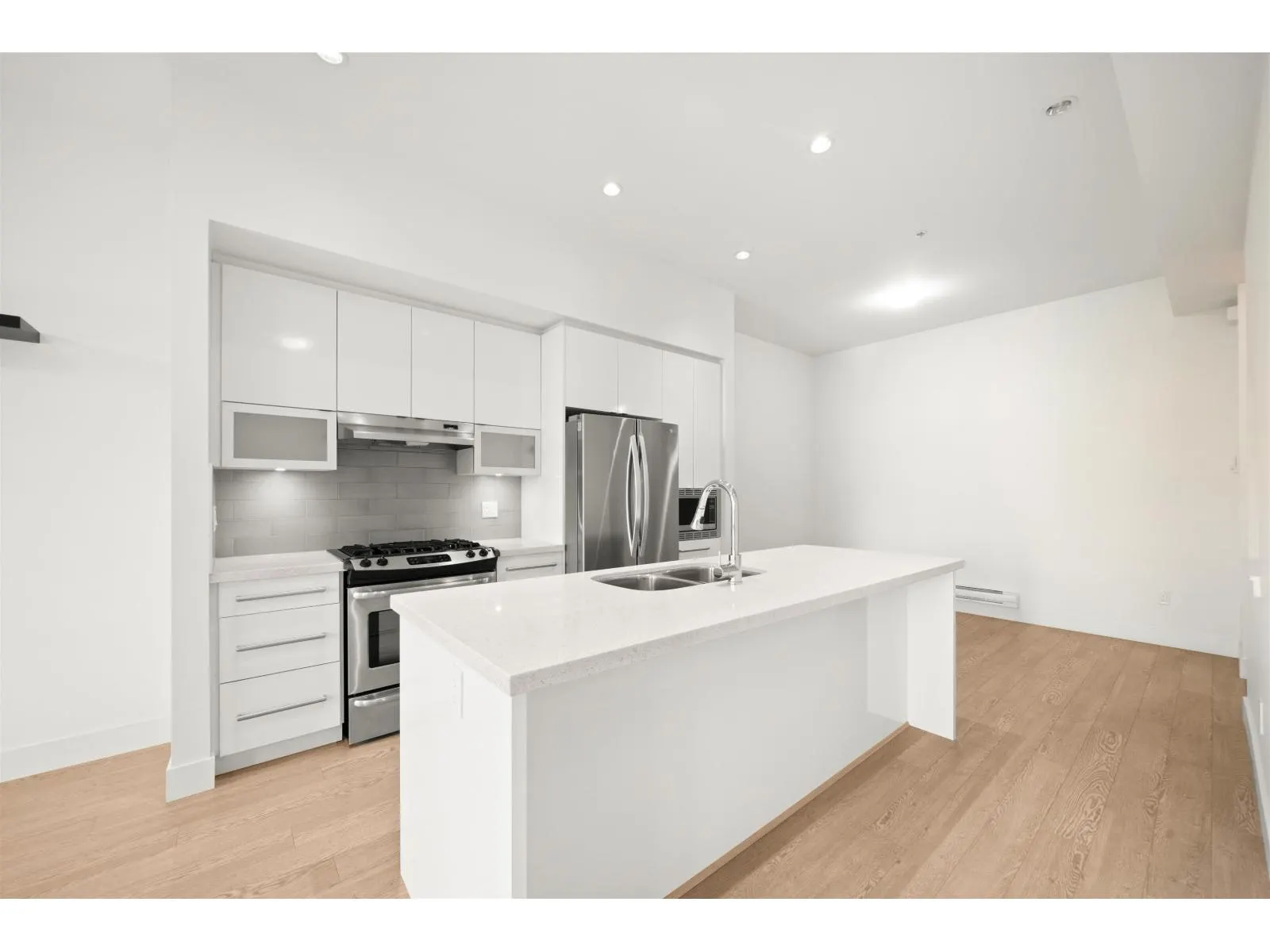 57 7811 209 STREET