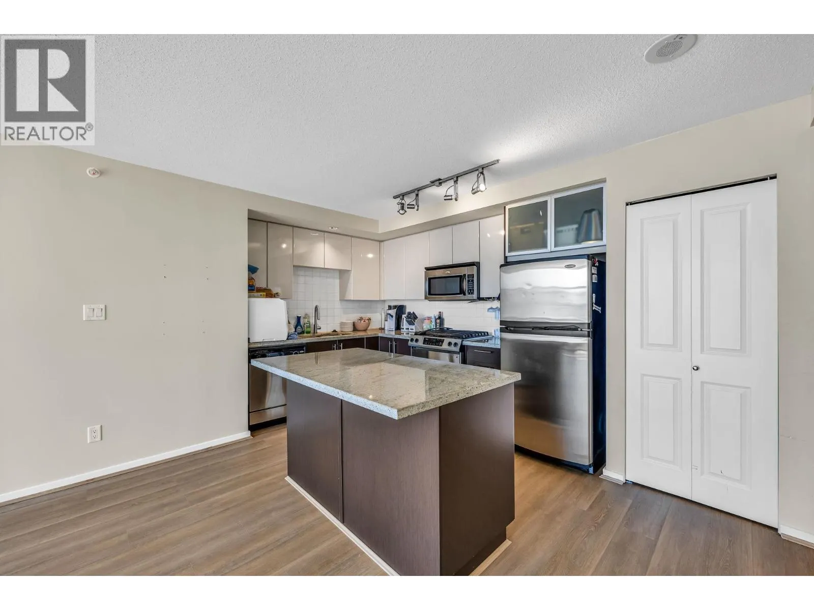 1908 2289 YUKON CRESCENT