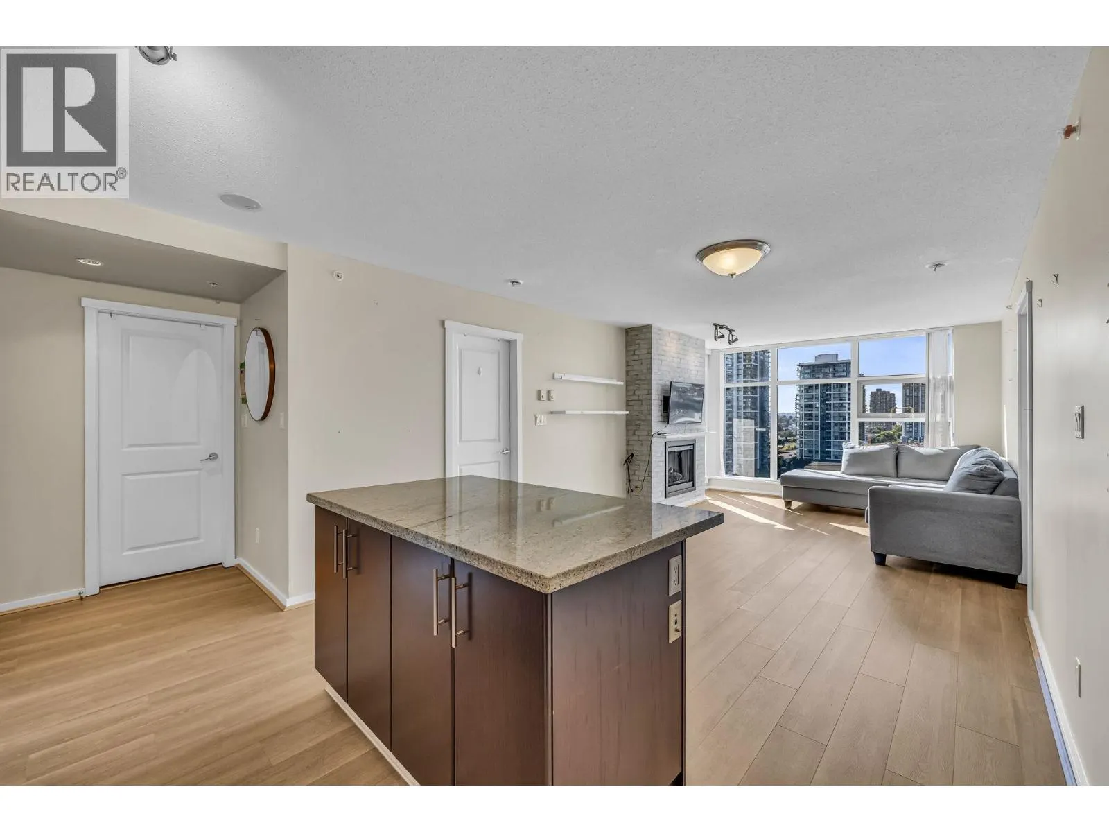 1908 2289 YUKON CRESCENT