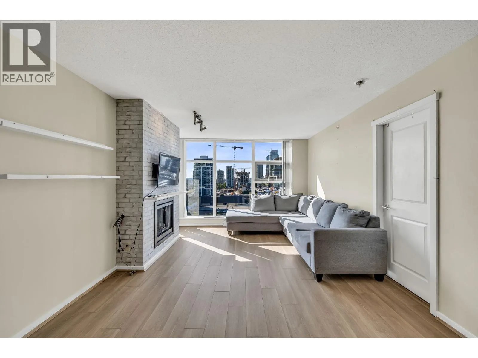 1908 2289 YUKON CRESCENT