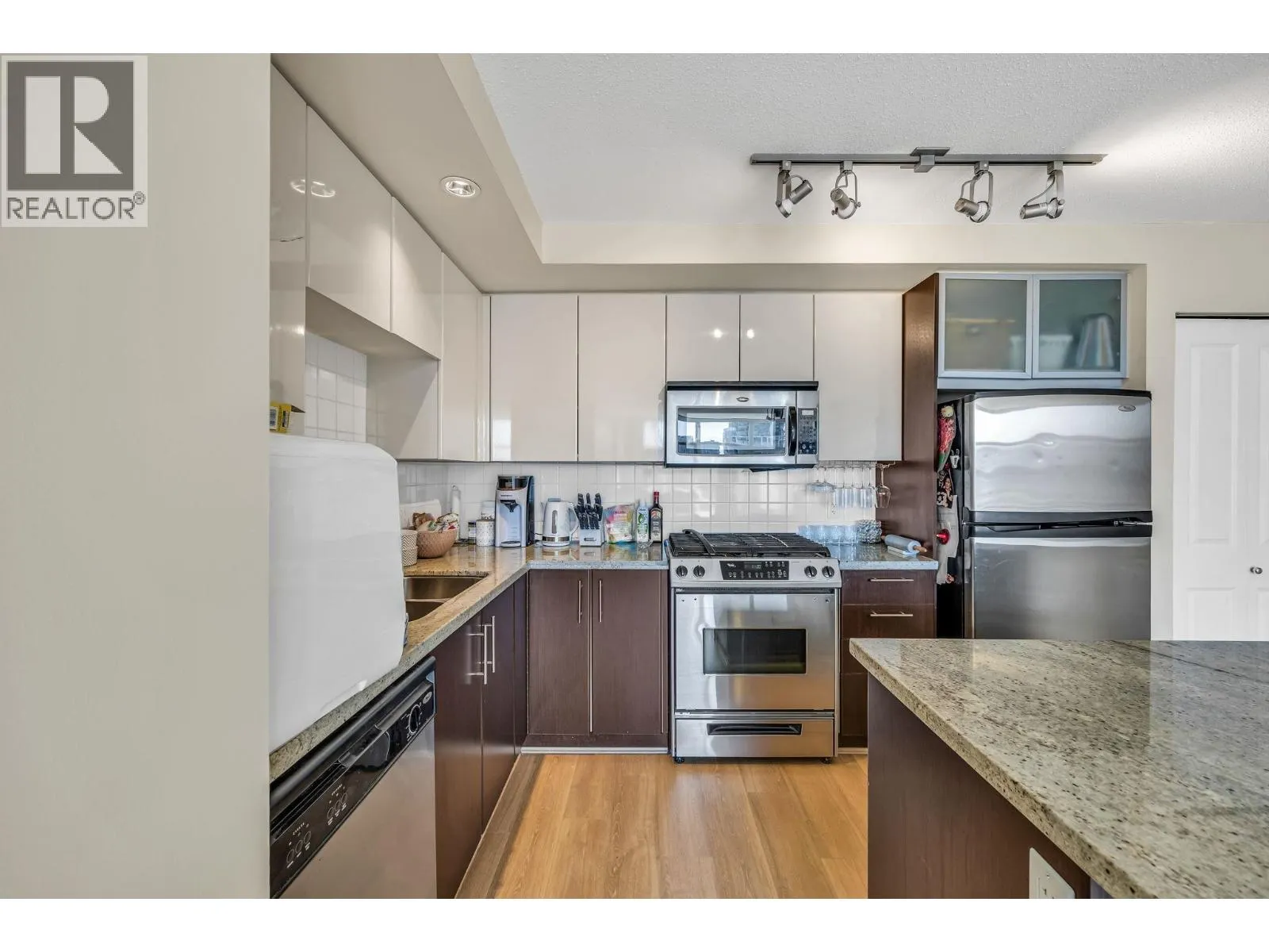 1908 2289 YUKON CRESCENT