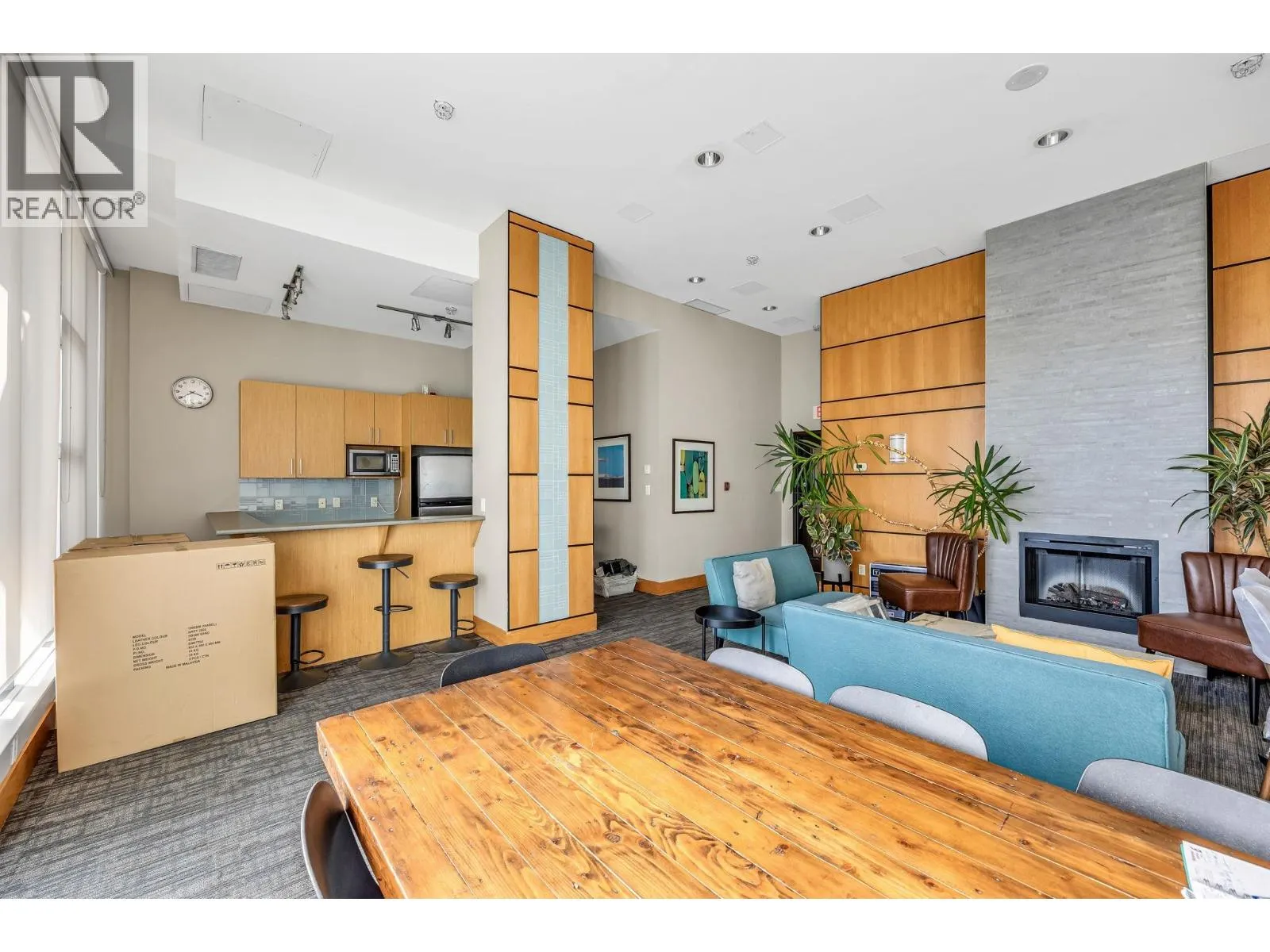1908 2289 YUKON CRESCENT