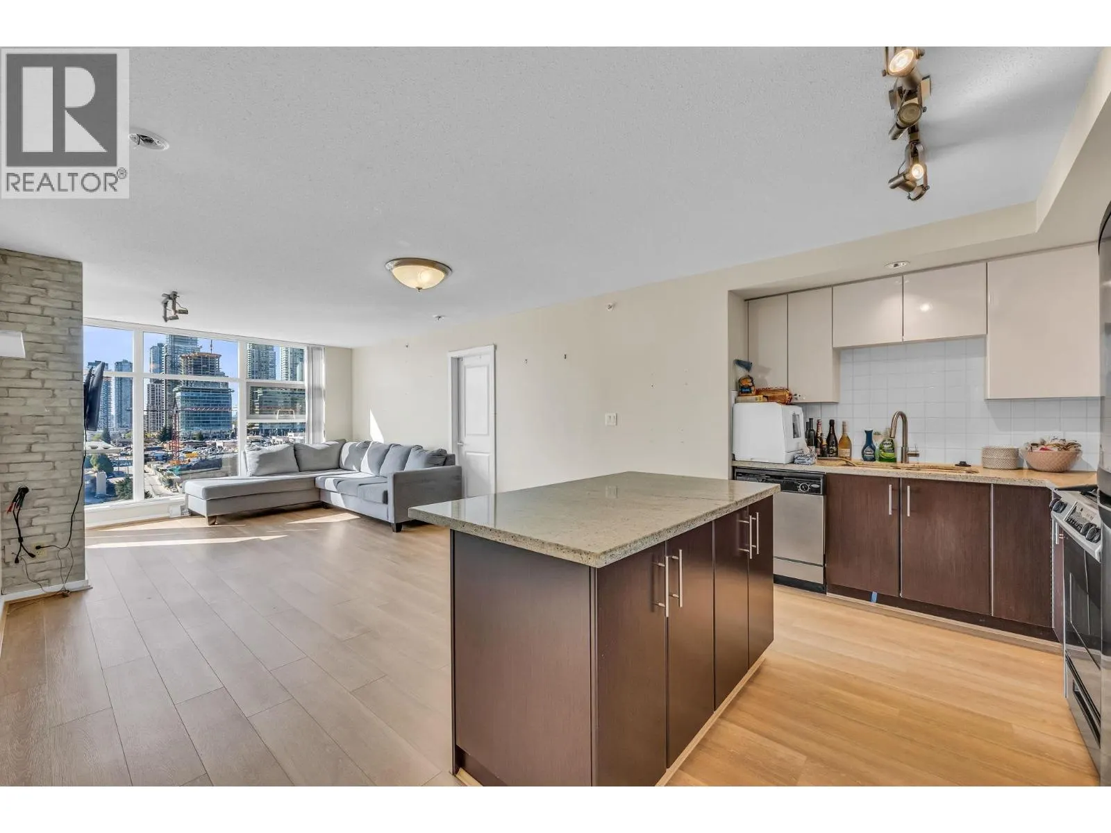 1908 2289 YUKON CRESCENT