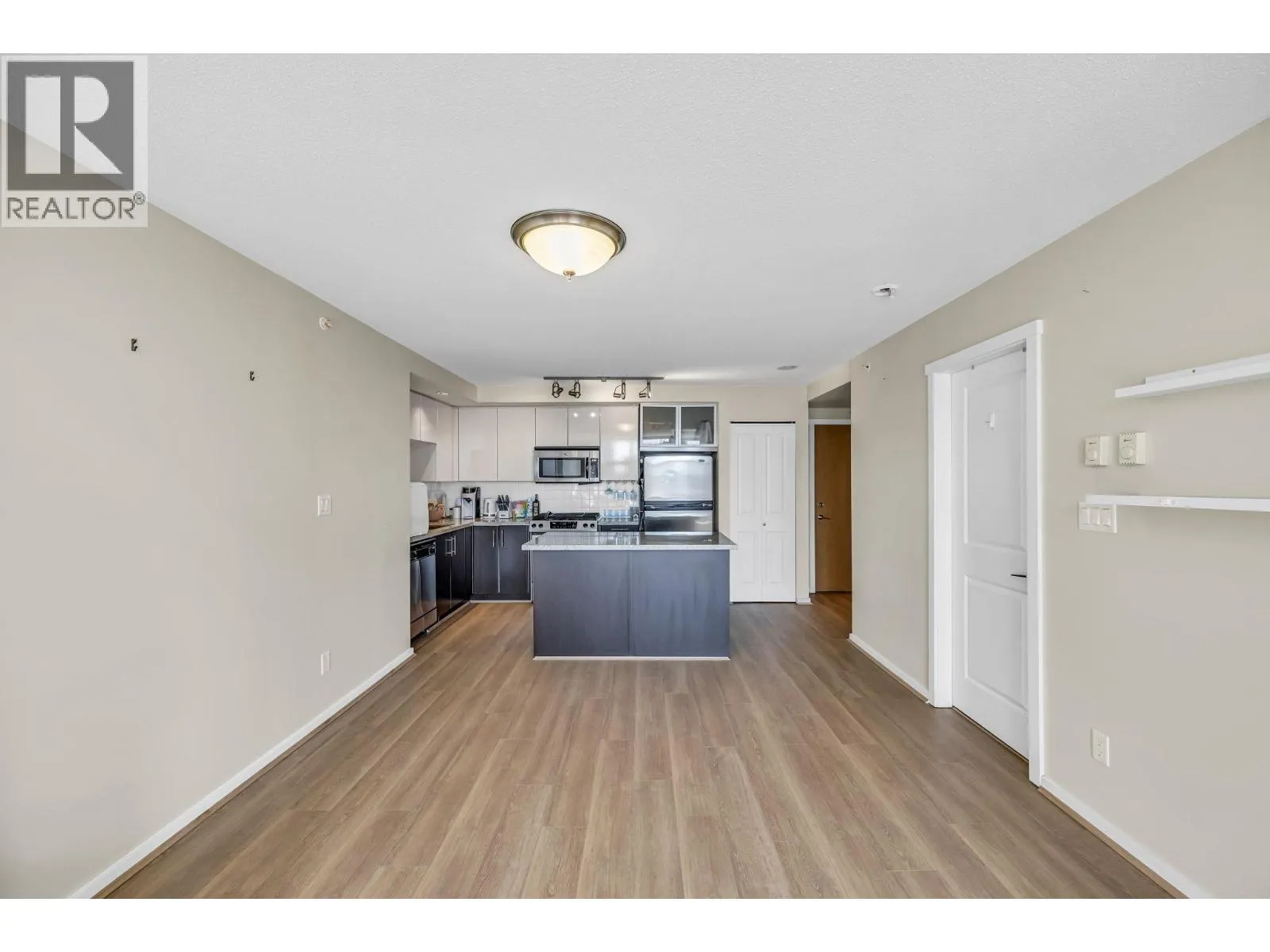 1908 2289 YUKON CRESCENT