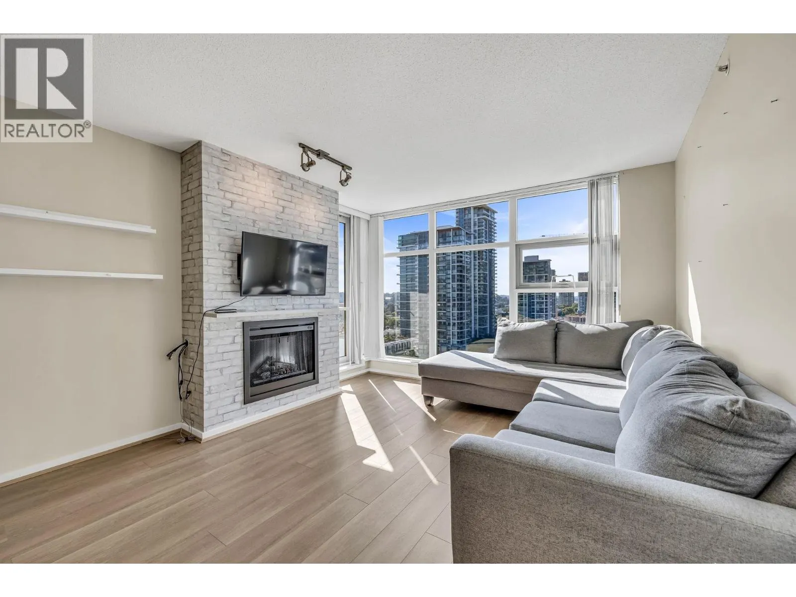 1908 2289 YUKON CRESCENT