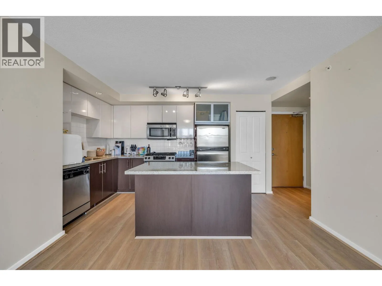 1908 2289 YUKON CRESCENT