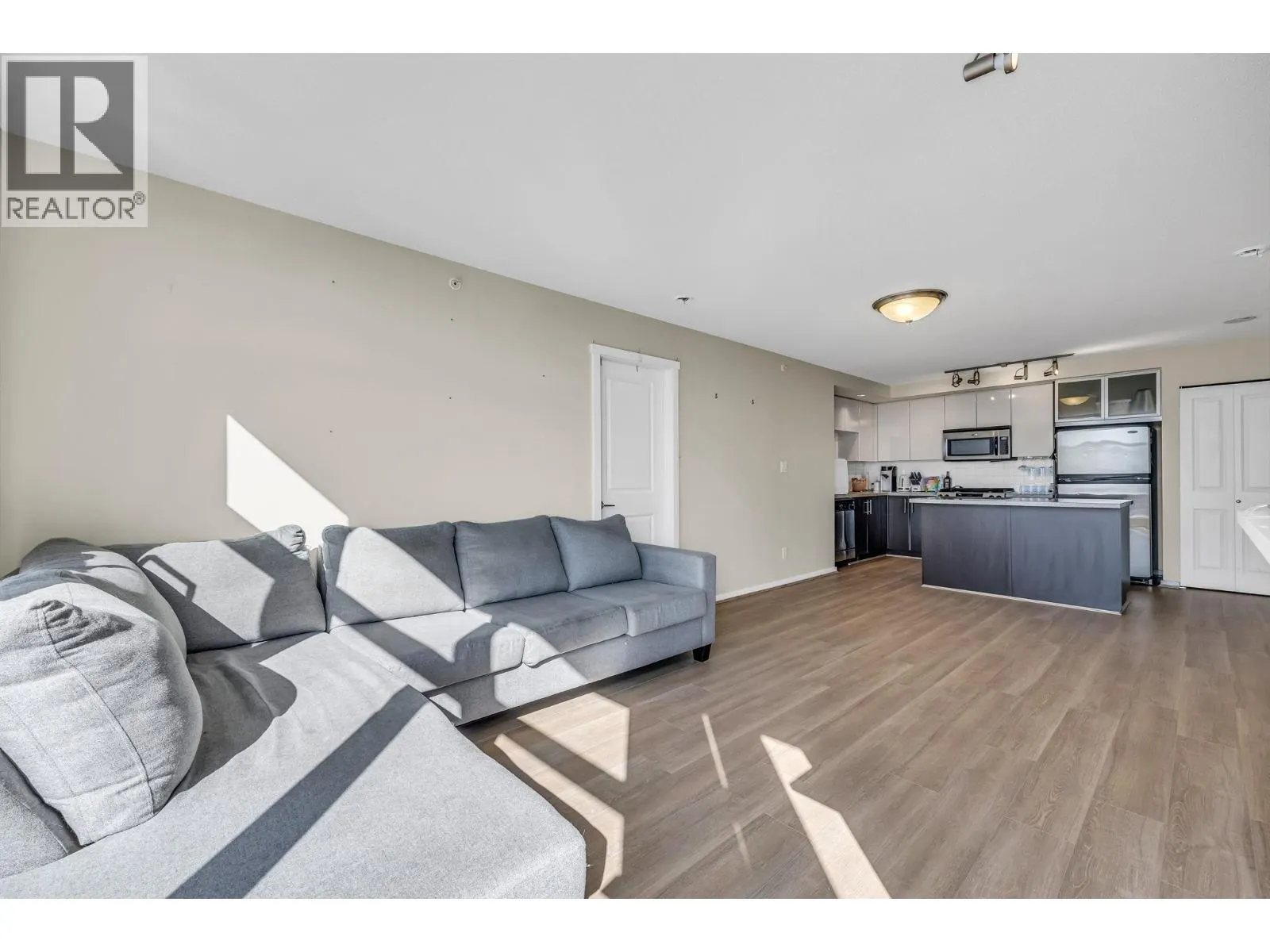 1908 2289 YUKON CRESCENT