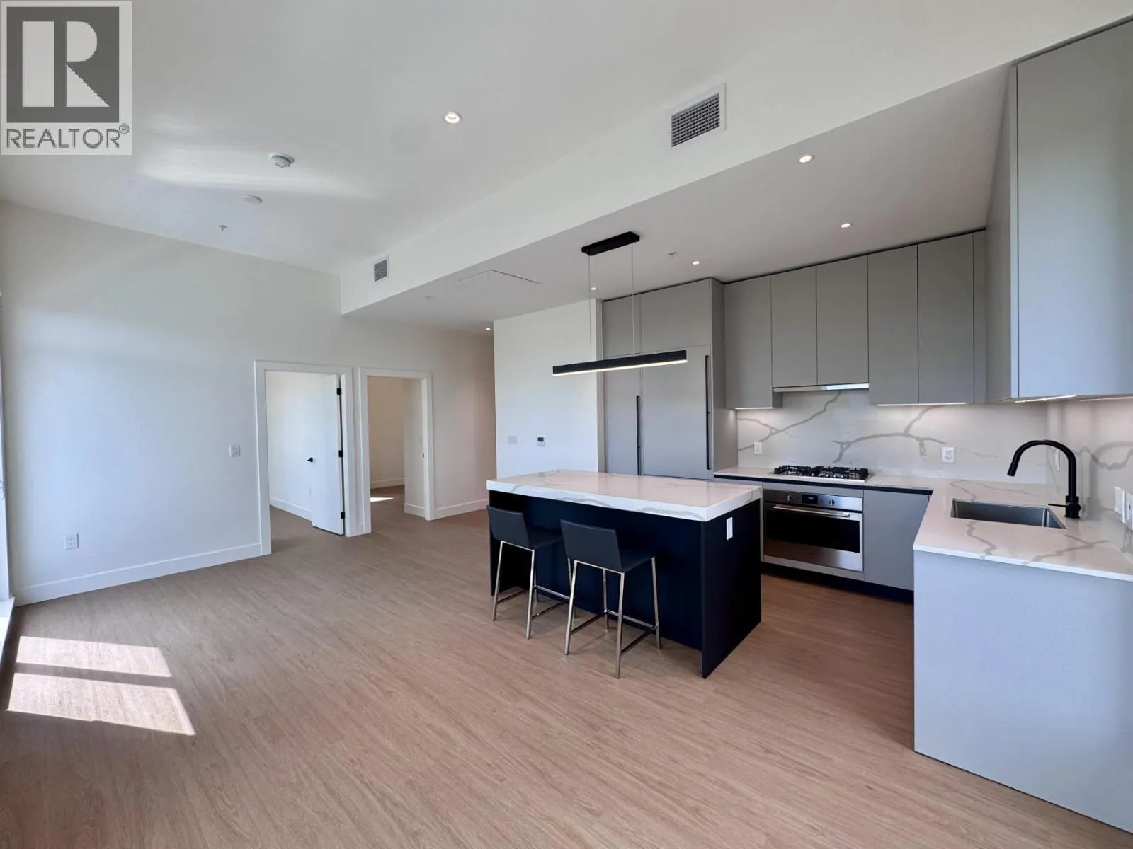 503 2235 E BROADWAY