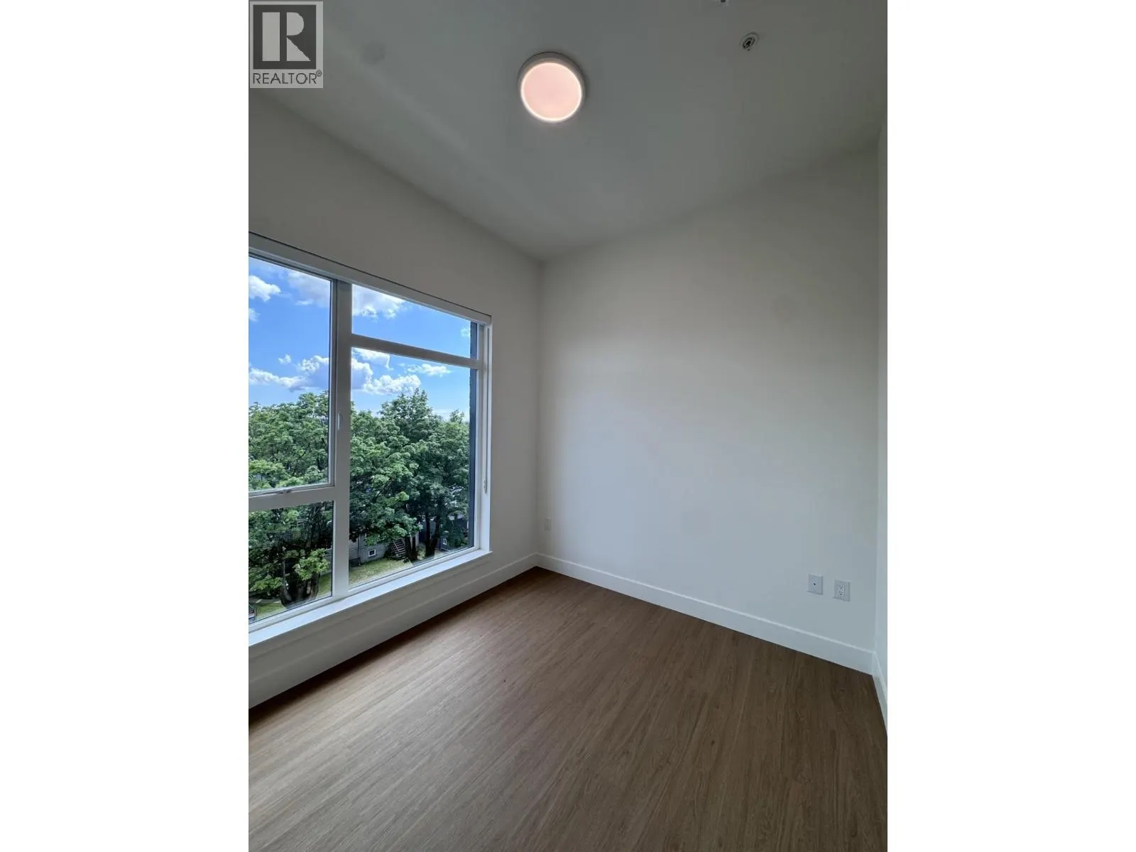 503 2235 E BROADWAY