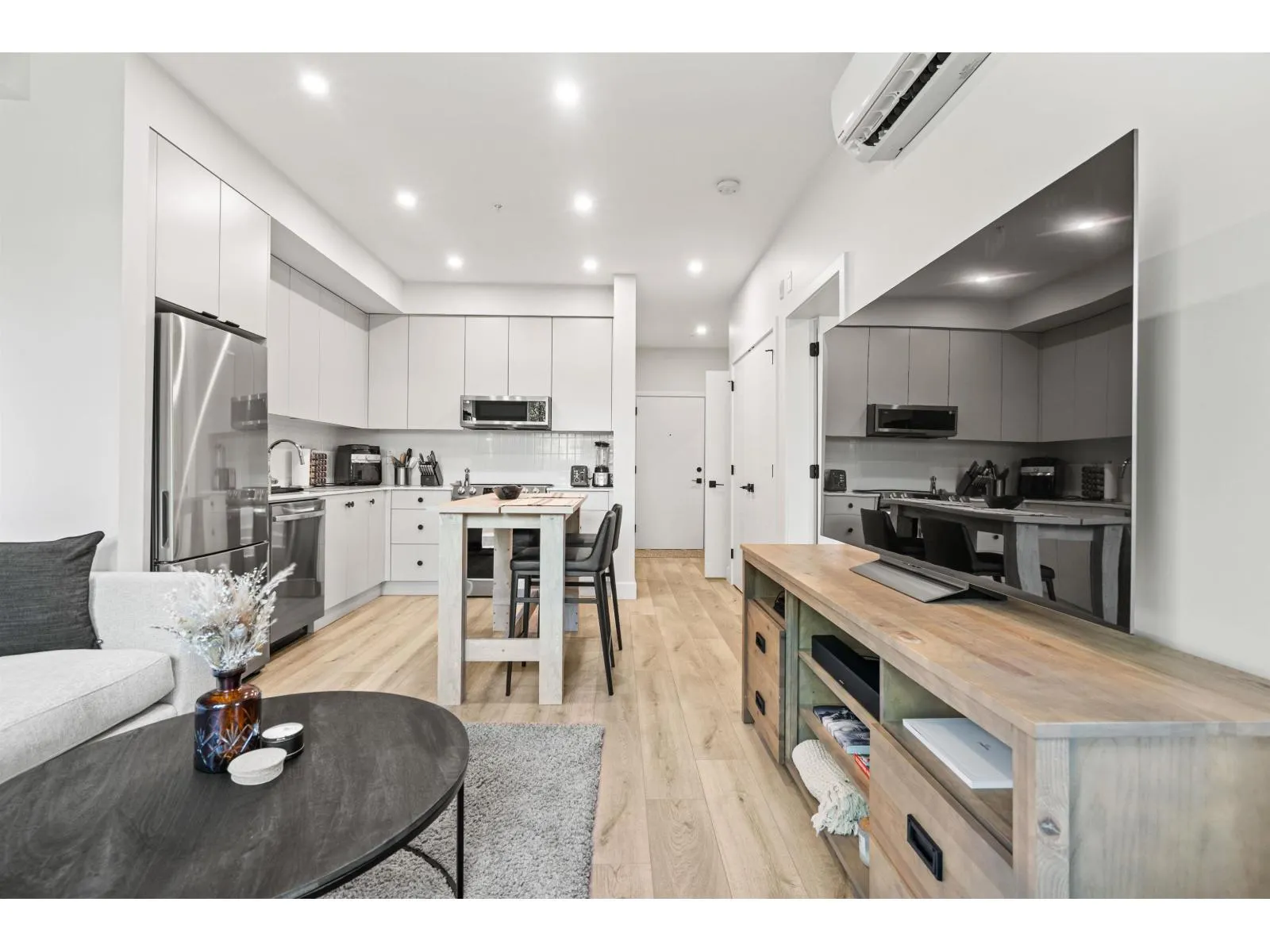 102 45511 CAMPUS DRIVE|Garrison Crossing
