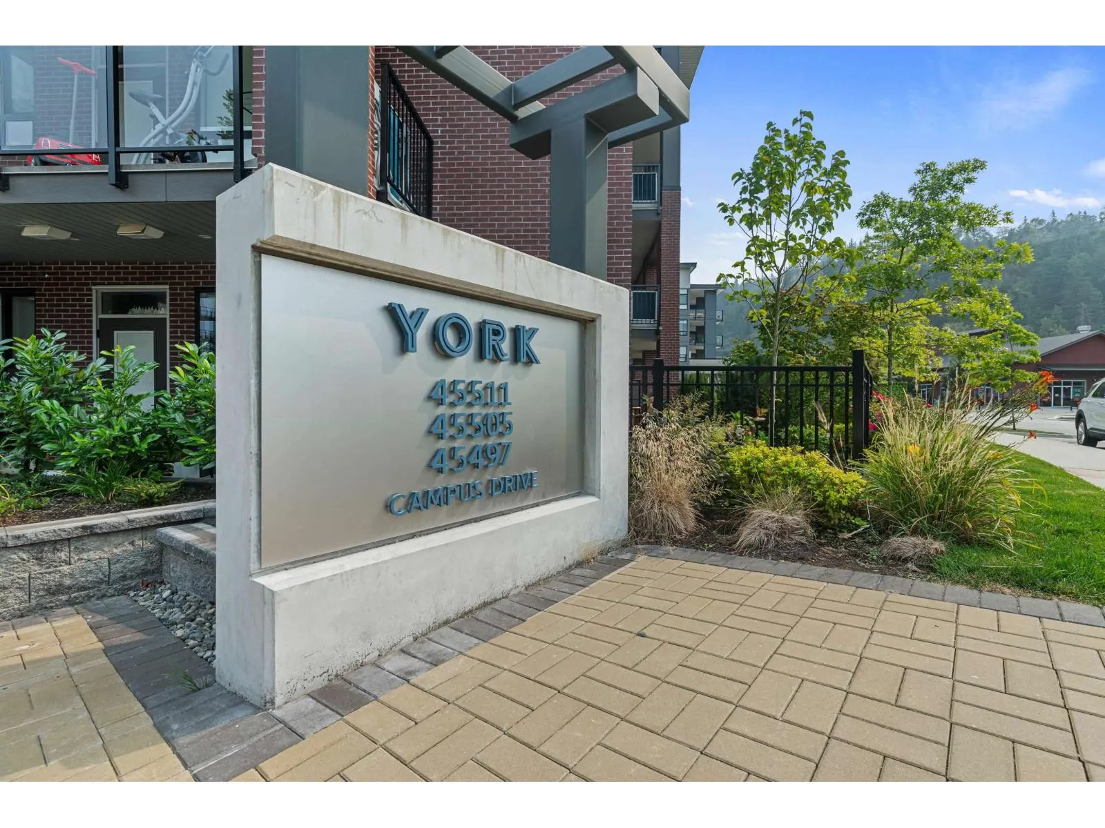 102 45511 CAMPUS DRIVE|Garrison Crossing