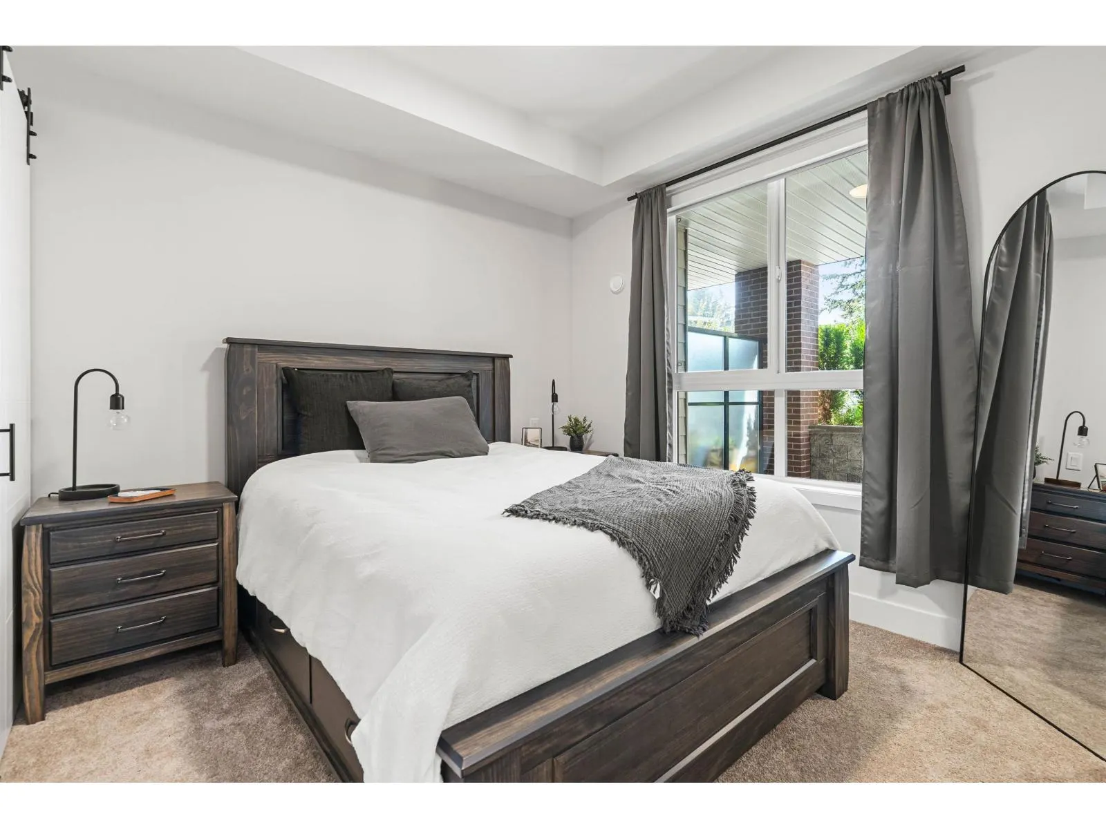 102 45511 CAMPUS DRIVE|Garrison Crossing