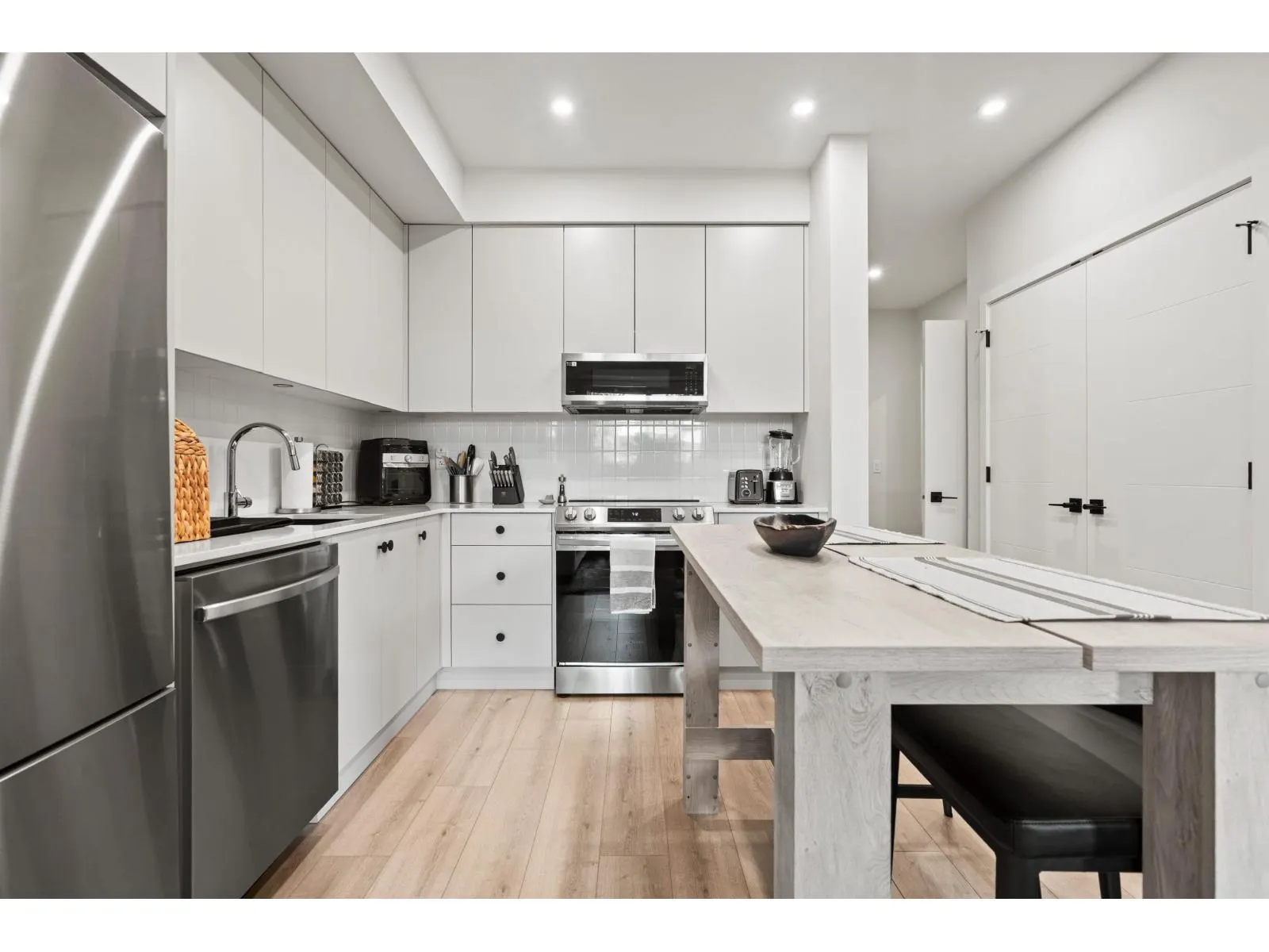 102 45511 CAMPUS DRIVE|Garrison Crossing