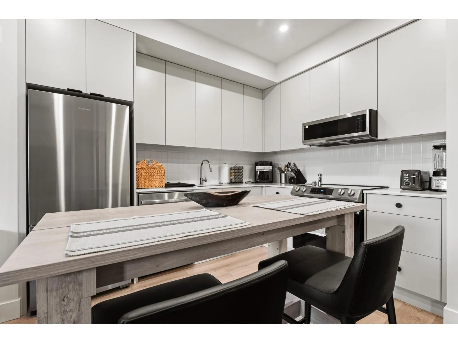 102 45511 CAMPUS DRIVE|Garrison Crossing