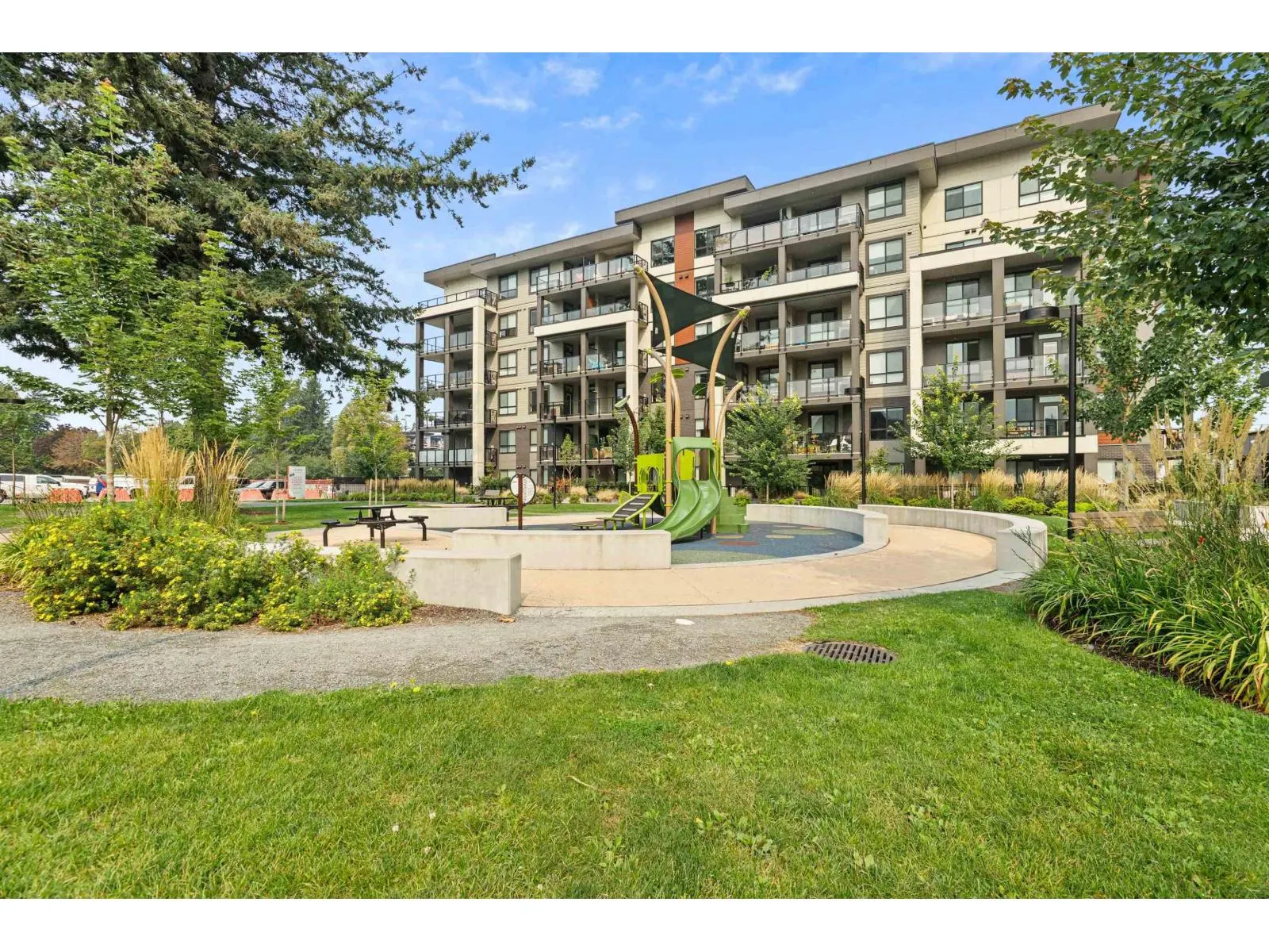 102 45511 CAMPUS DRIVE|Garrison Crossing