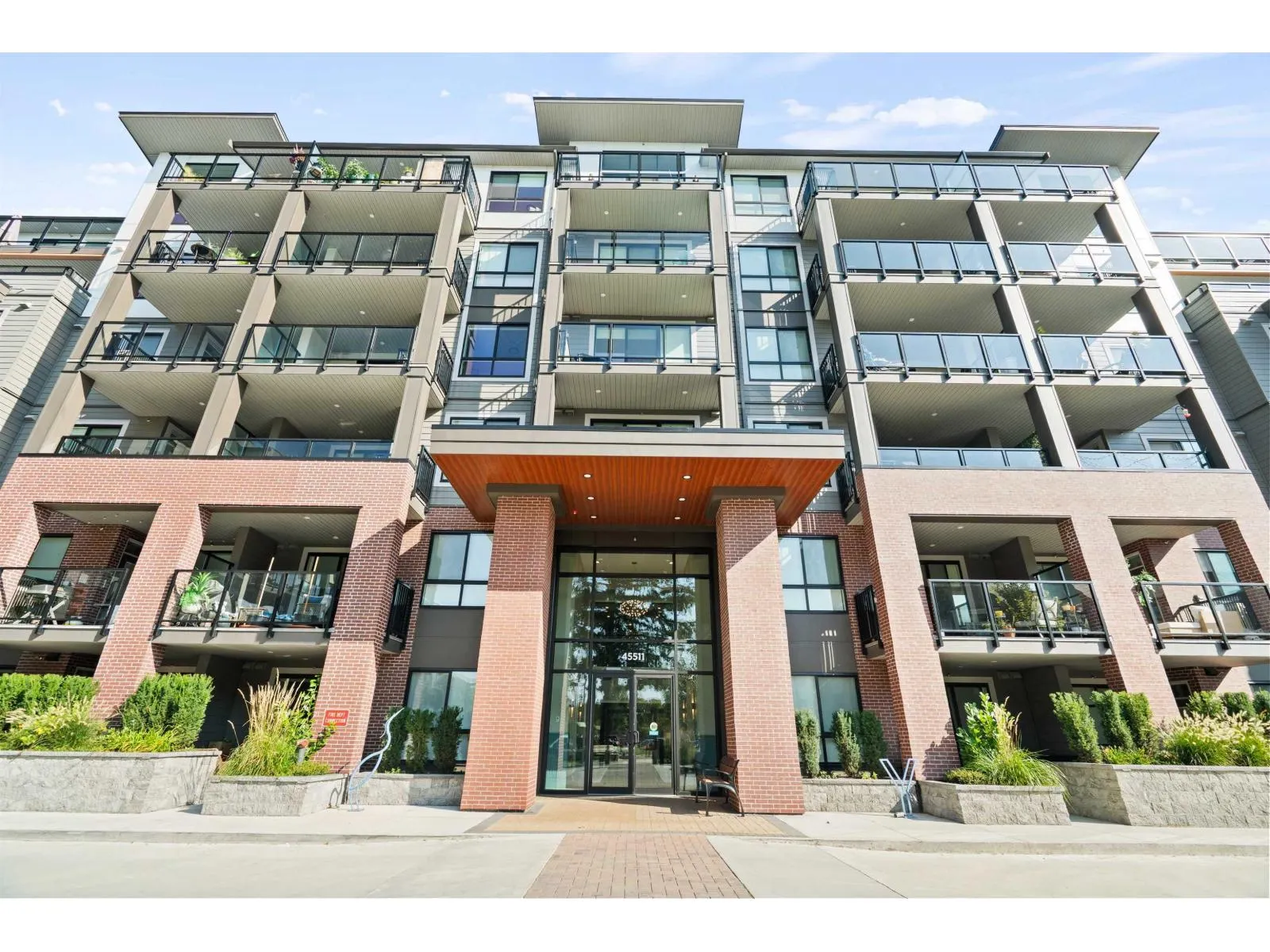 102 45511 CAMPUS DRIVE|Garrison Crossing